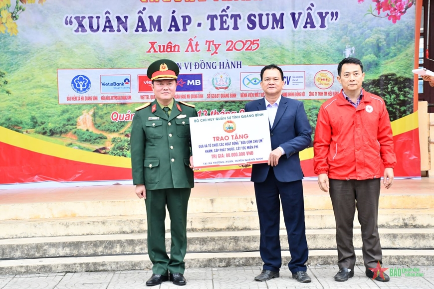 Quảng Bình: Mang Xuân ấm đến với đồng bào Trường Xuân